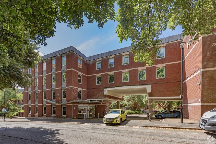 Barnfield Rd, Exeter to rent - Primary Photo - Image 1 of 4
