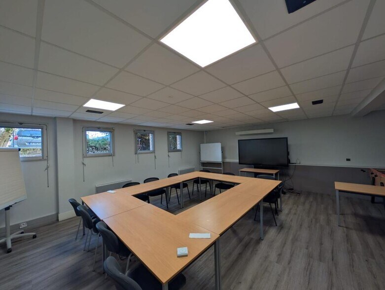 Office in Eaubonne to rent - Interior Photo - Image 3 of 8