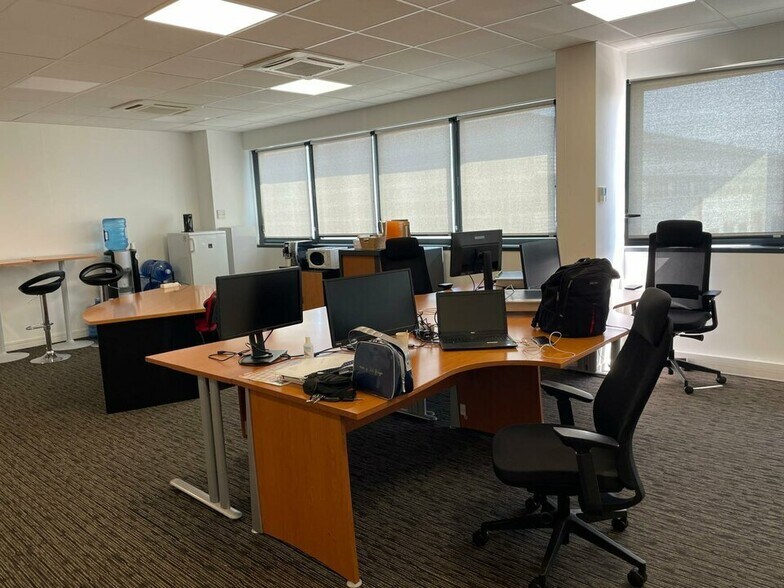 Office in Meyzieu to rent - Interior Photo - Image 1 of 9