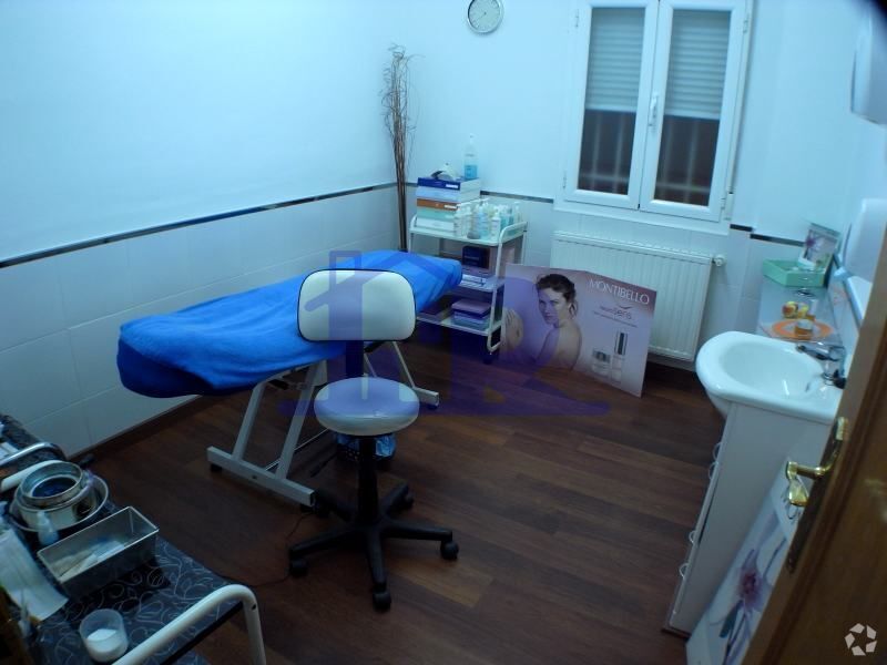 Retail in Cuenca, Cuenca to rent Interior Photo- Image 1 of 4