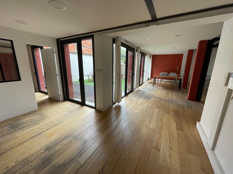 58 Rue Lambrechts, Courbevoie to rent - Interior Photo - Image 2 of 8