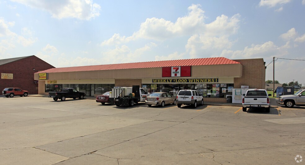 9001-9007 S May Ave, Oklahoma City, OK to rent - Primary Photo - Image 1 of 4