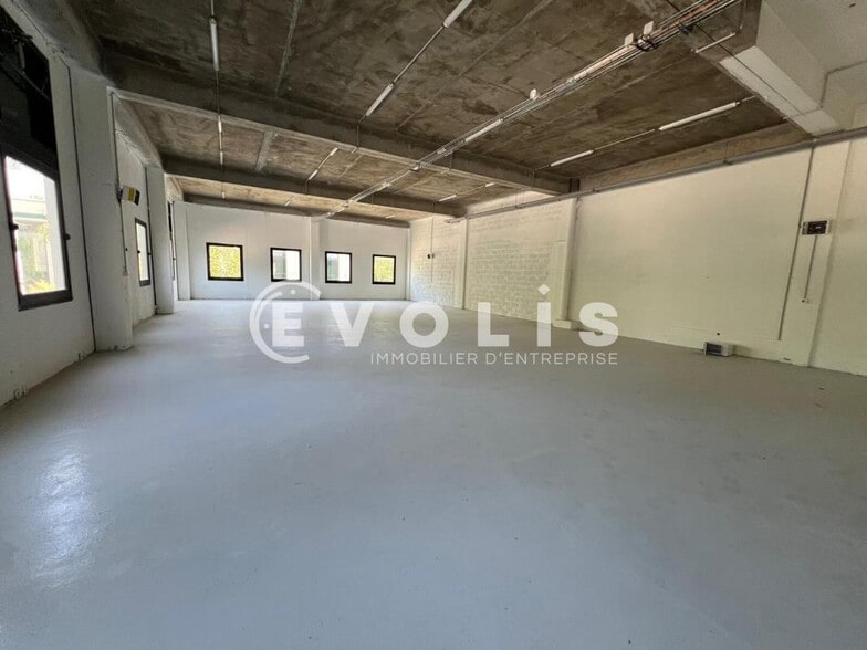 1 Rue Des Vergers, Limonest to rent - Interior Photo - Image 2 of 21