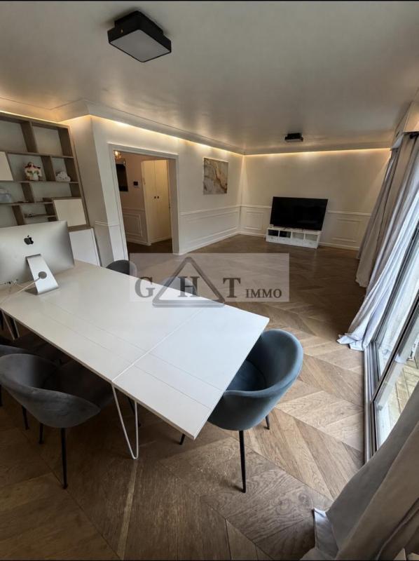 Office in Charenton-le-Pont for sale Building Photo- Image 1 of 13