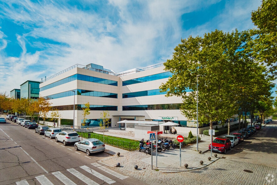 Calle Isla Graciosa, 3, San Sebastián de los Reyes, Madrid to rent - Primary Photo - Image 1 of 6