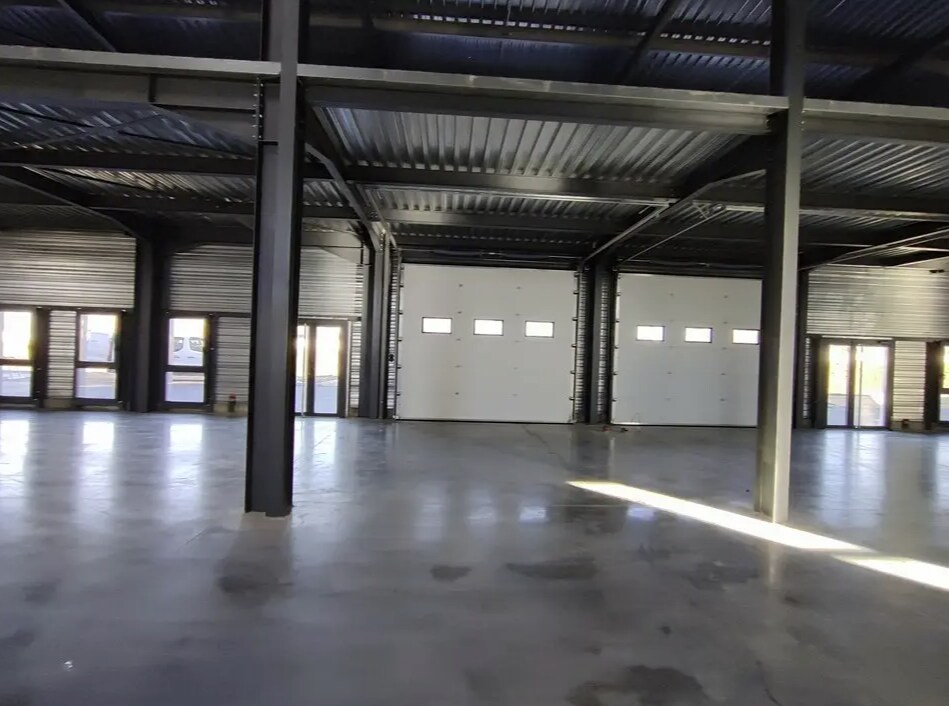 Light Industrial in Bourgoin-Jallieu for sale Interior Photo- Image 1 of 5
