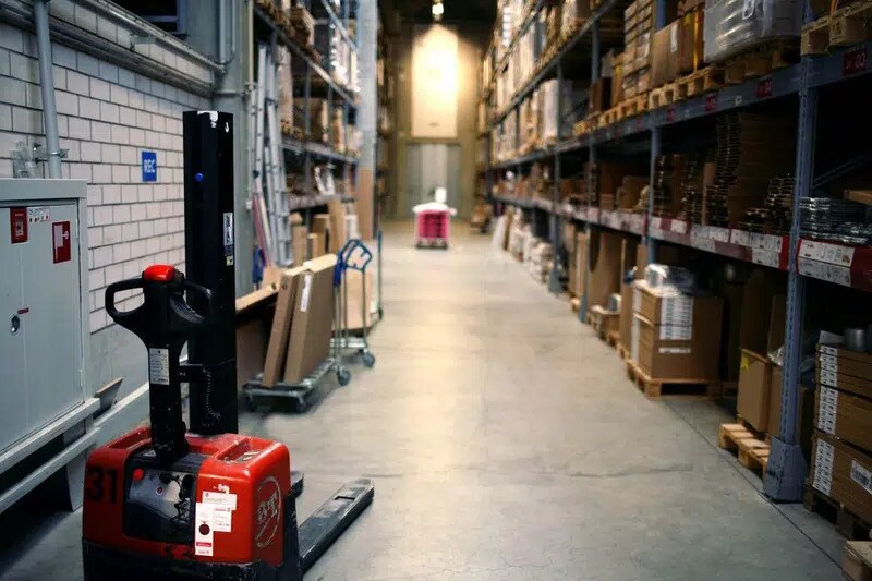 Light Industrial in Montpellier to rent - Interior Photo - Image 3 of 3