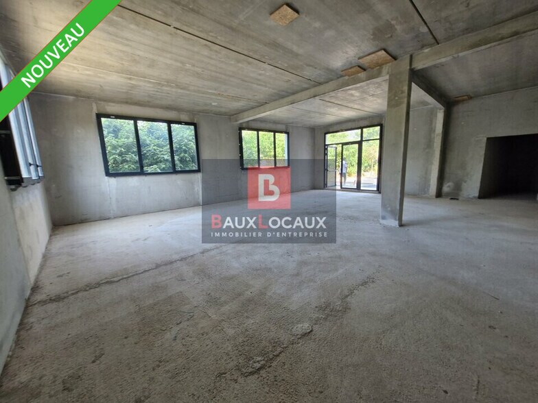 Retail in Aubagne to rent - Interior Photo - Image 2 of 5