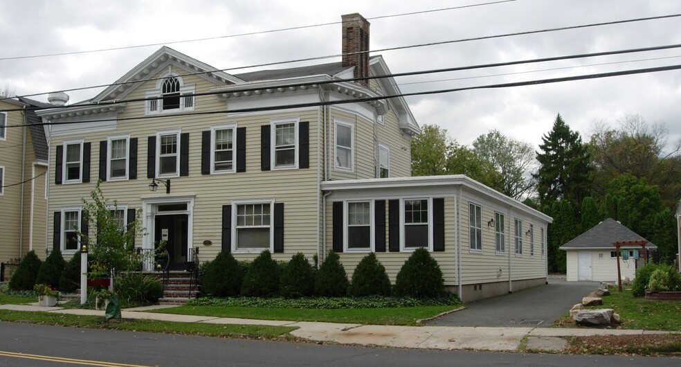 10 S Main St, Pennington, NJ for rent - Building Photo - Image 3 of 5