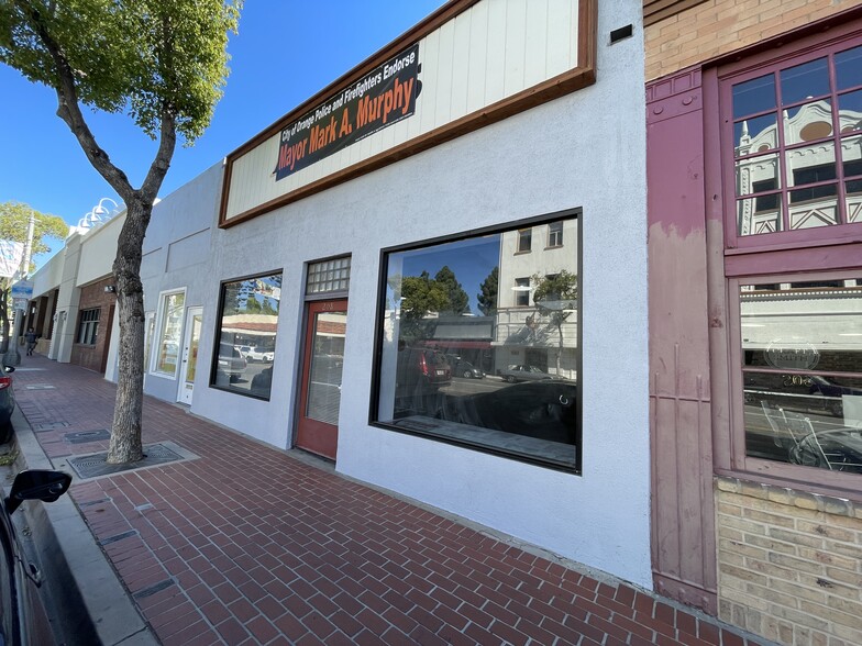 208 E Chapman Ave, Orange, CA for sale - Building Photo - Image 1 of 1