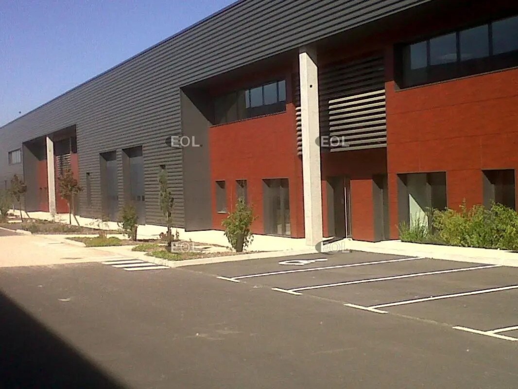 Light Industrial in Gonesse to rent Building Photo- Image 1 of 2