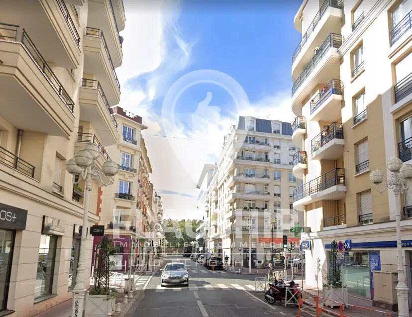 Office in Montrouge for sale Building Photo- Image 1 of 2