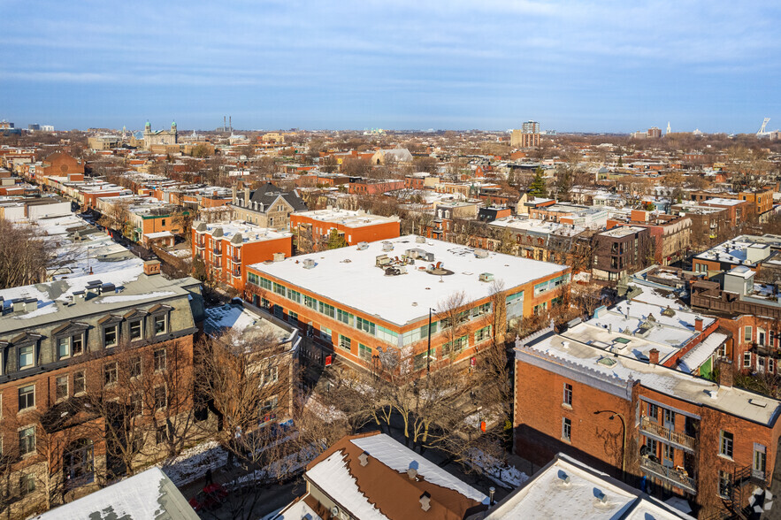 225 Rue Roy E, Montréal, QC for rent - Aerial - Image 2 of 6