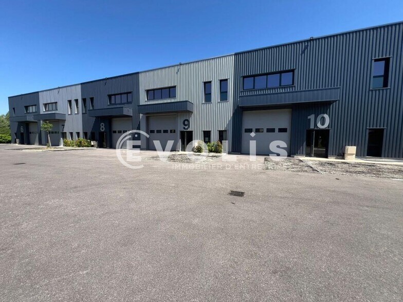 15 Rue Georges Charpak, Bourgoin-Jallieu to rent - Building Photo - Image 2 of 21