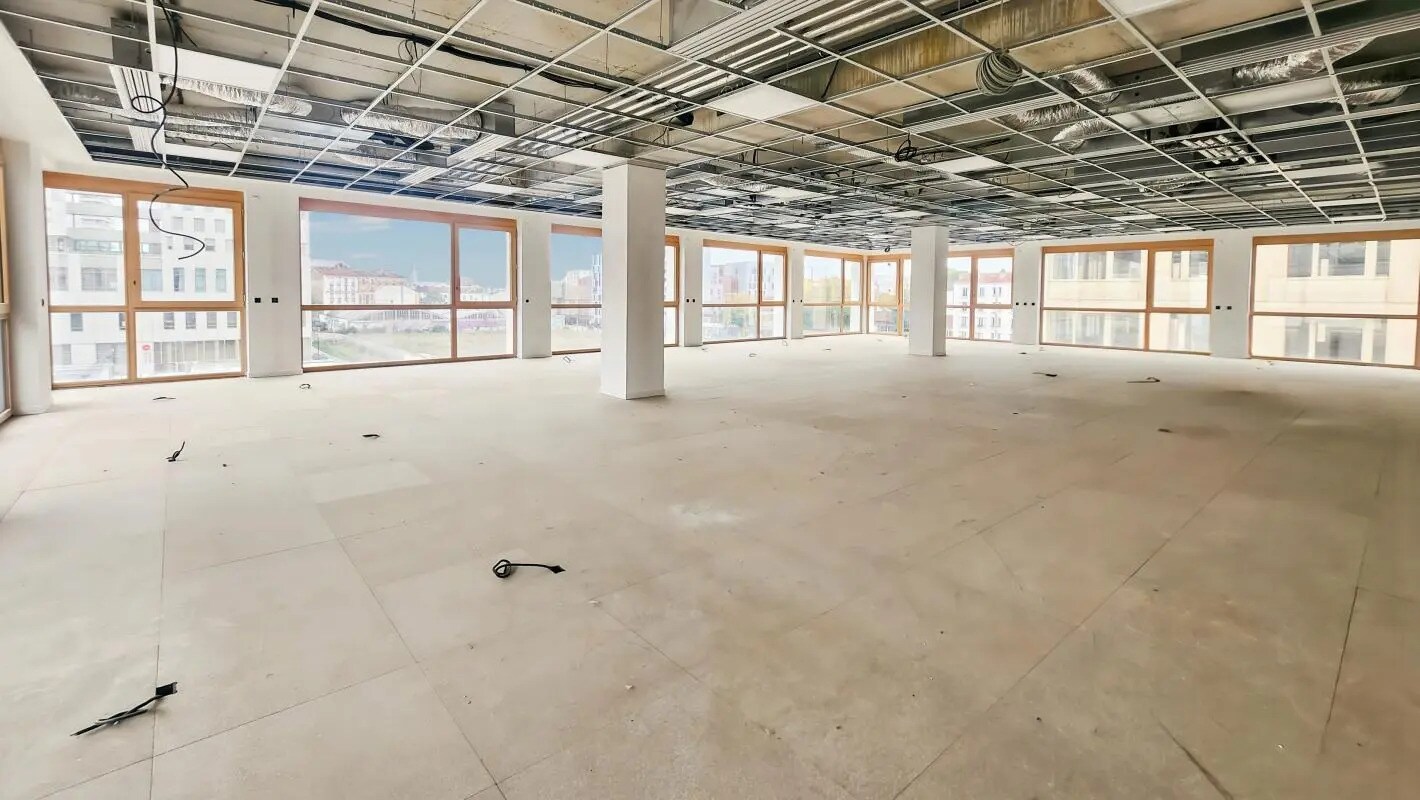 Office in Ivry-sur-Seine to rent Interior Photo- Image 1 of 1