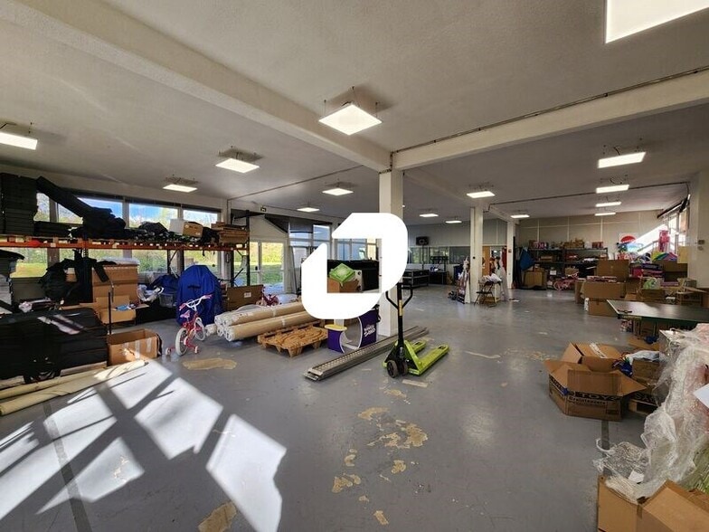 Light Industrial in Bièvres to rent - Interior Photo - Image 3 of 12