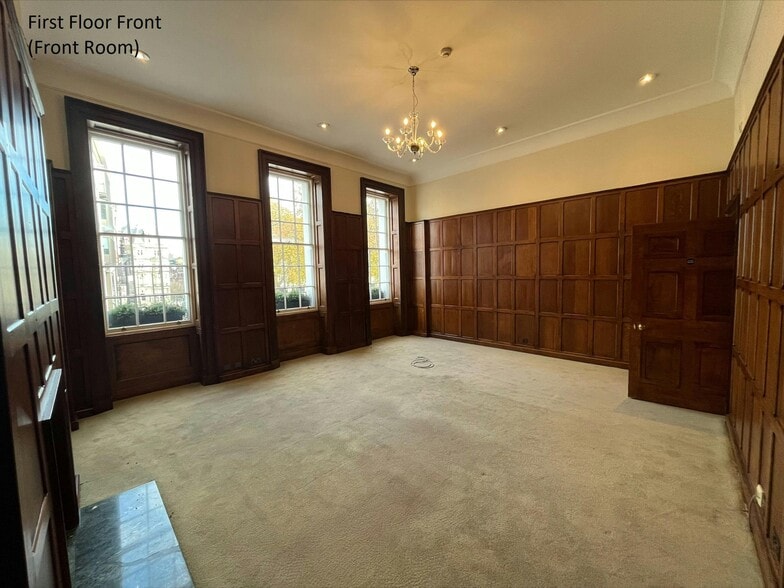 35 Berkeley Sq, London to rent - Interior Photo - Image 3 of 11