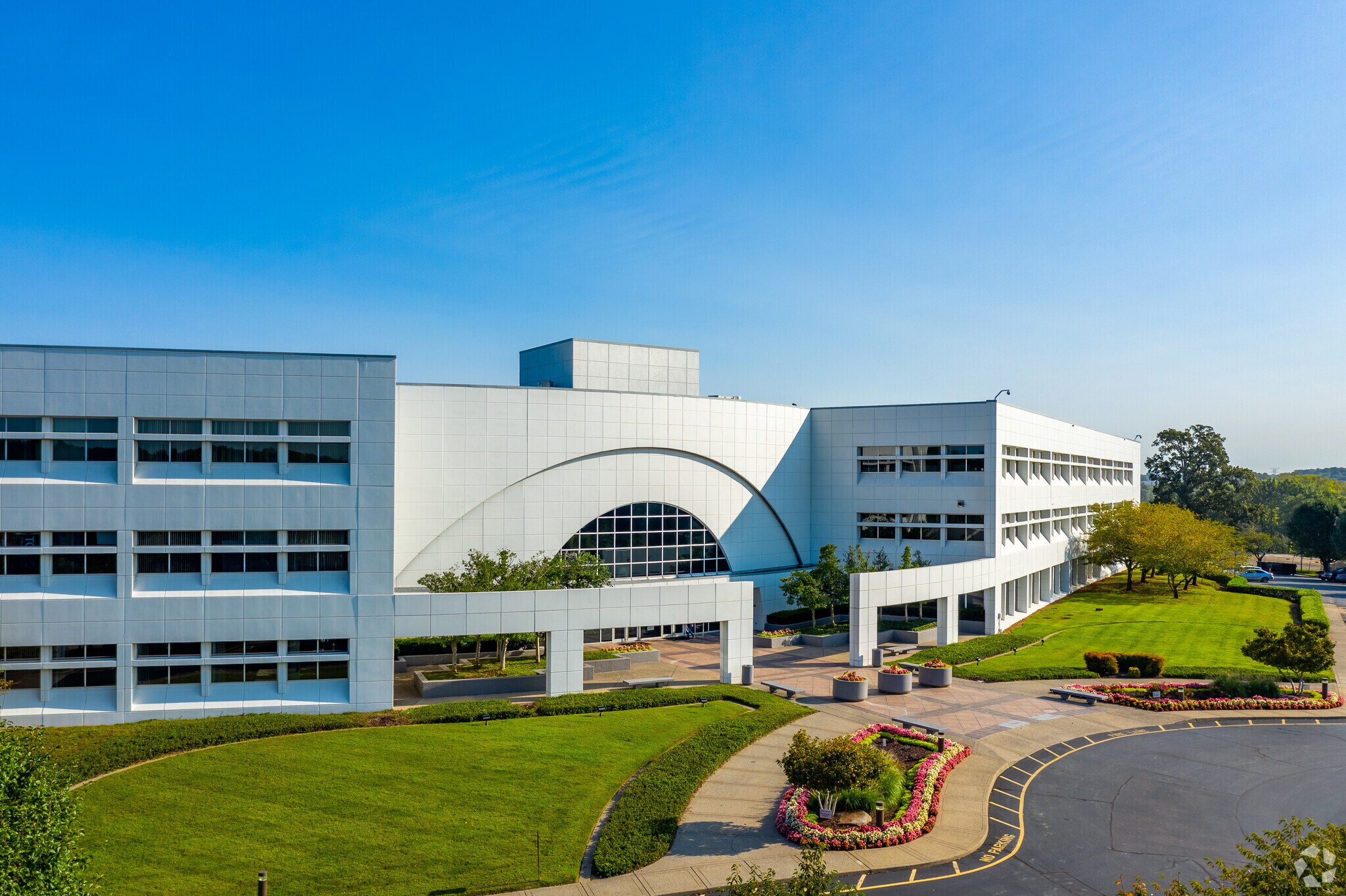 100 Centerview Dr, Nashville, TN to rent Primary Photo- Image 1 of 13