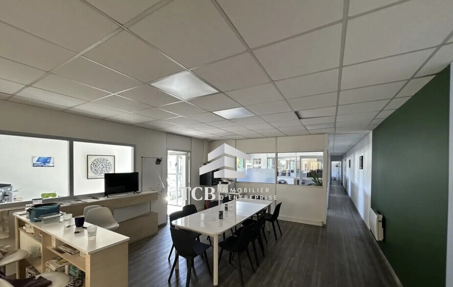 Light Industrial in Treillières to rent - Interior Photo - Image 2 of 15