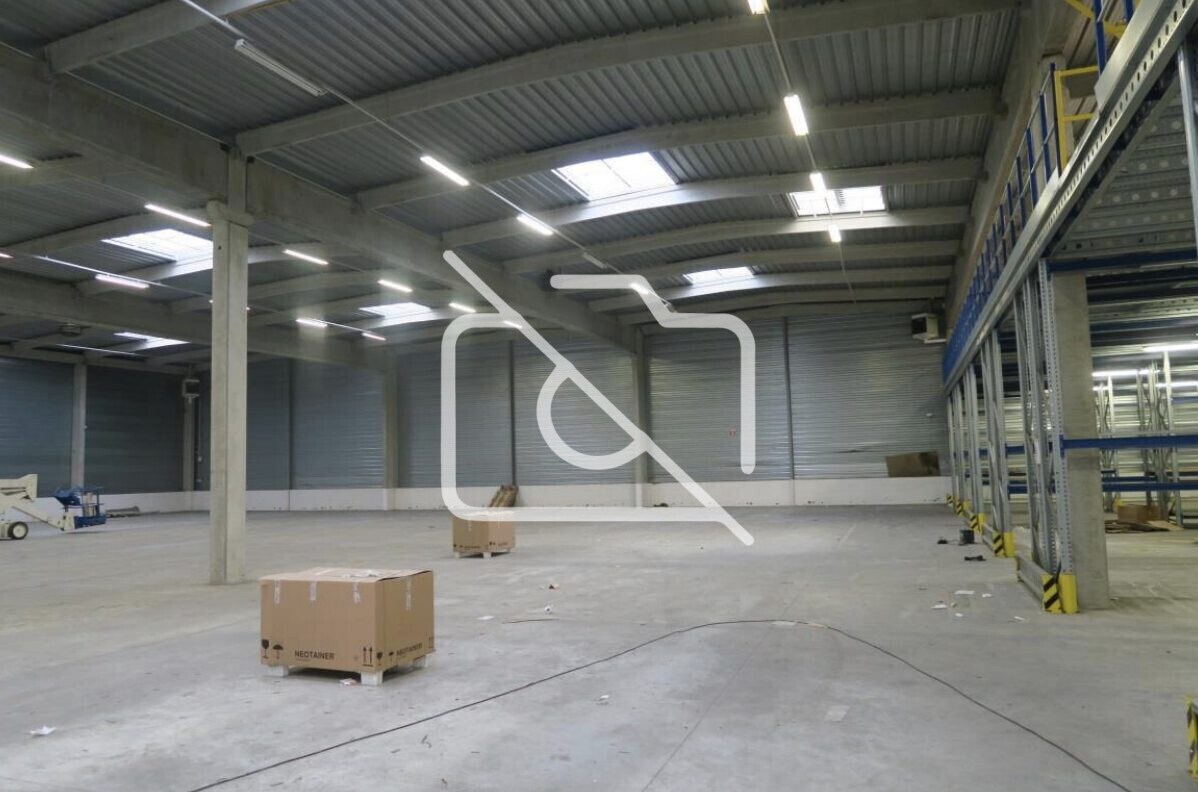 Industrial in Lisses to rent Interior Photo- Image 1 of 5