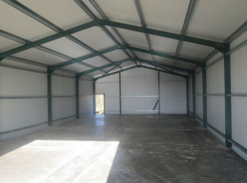 Bourne End, Bedford to rent - Interior Photo - Image 1 of 1