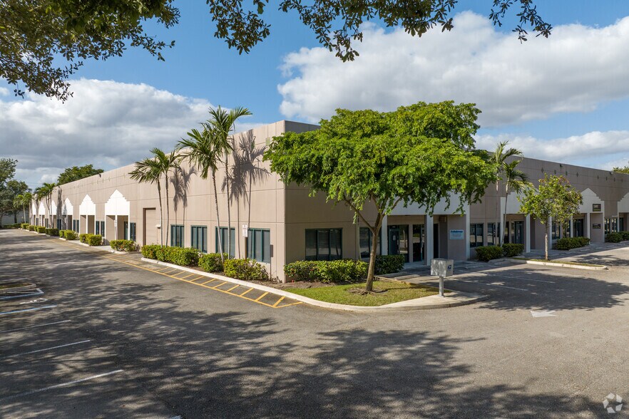 10000-10140 NW 53rd St, Sunrise, FL for rent - Building Photo - Image 1 of 8