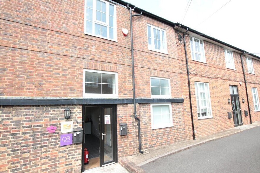 Felcourt Rd, East Grinstead to rent - Building Photo - Image 2 of 5