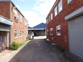 Lilac Grv, Nottingham to rent Interior Photo- Image 2 of 12