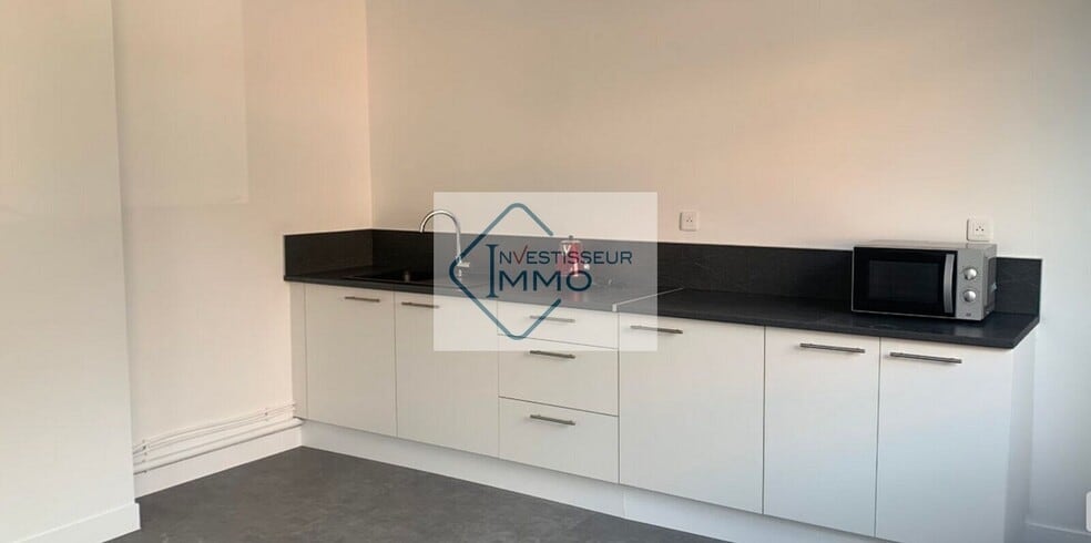 Office in Verrieres Le Buisson to rent - Interior Photo - Image 2 of 2