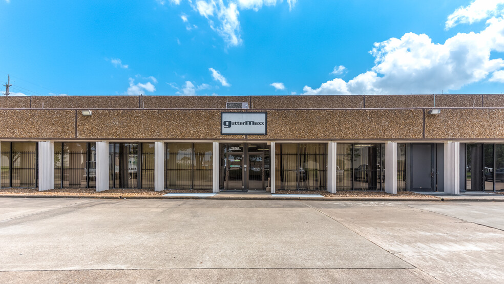 7000-7070 Empire Central Dr, Houston, TX for rent - Building Photo - Image 3 of 8