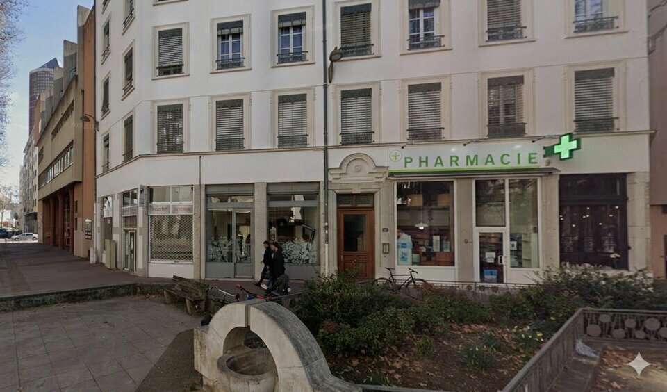 Retail in Lyon to rent Building Photo- Image 1 of 3