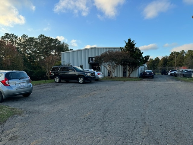 9628 Industrial Dr, Pineville, NC for rent - Building Photo - Image 1 of 12