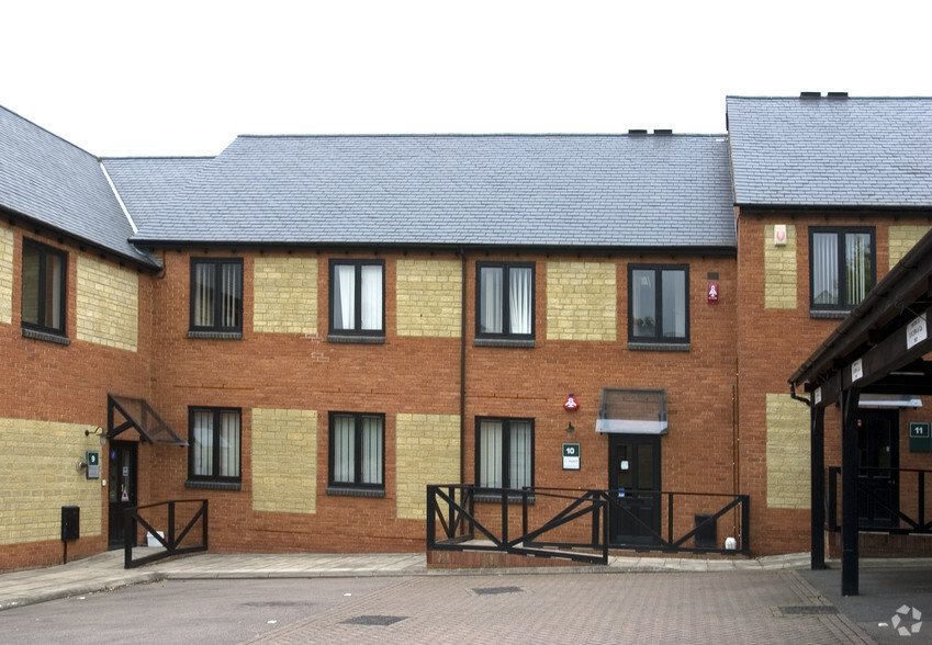 3-7 Canon Harnett Ct, Milton Keynes for rent - Building Photo - Image 2 of 8