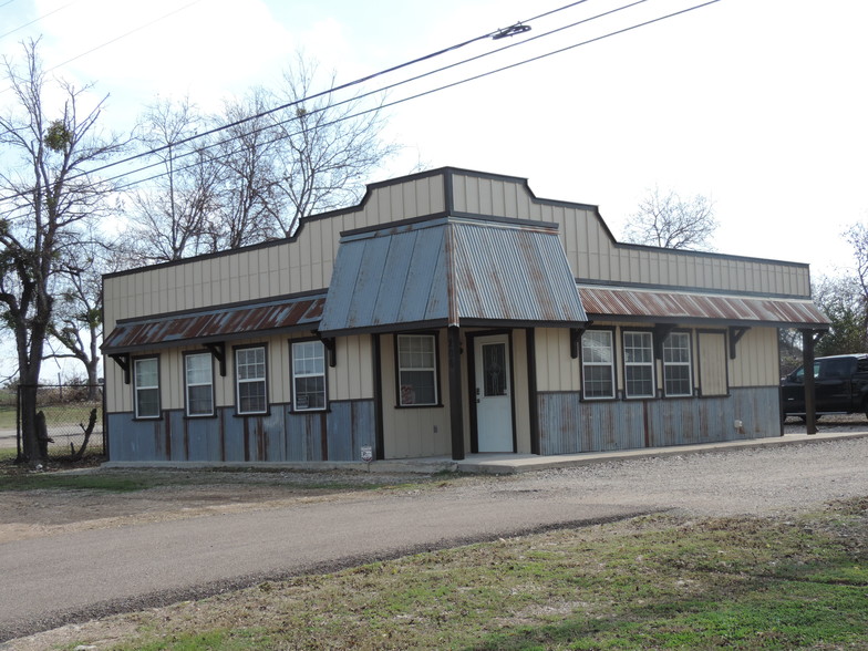 206 E Loop 121, Belton, TX for rent - Building Photo - Image 1 of 2