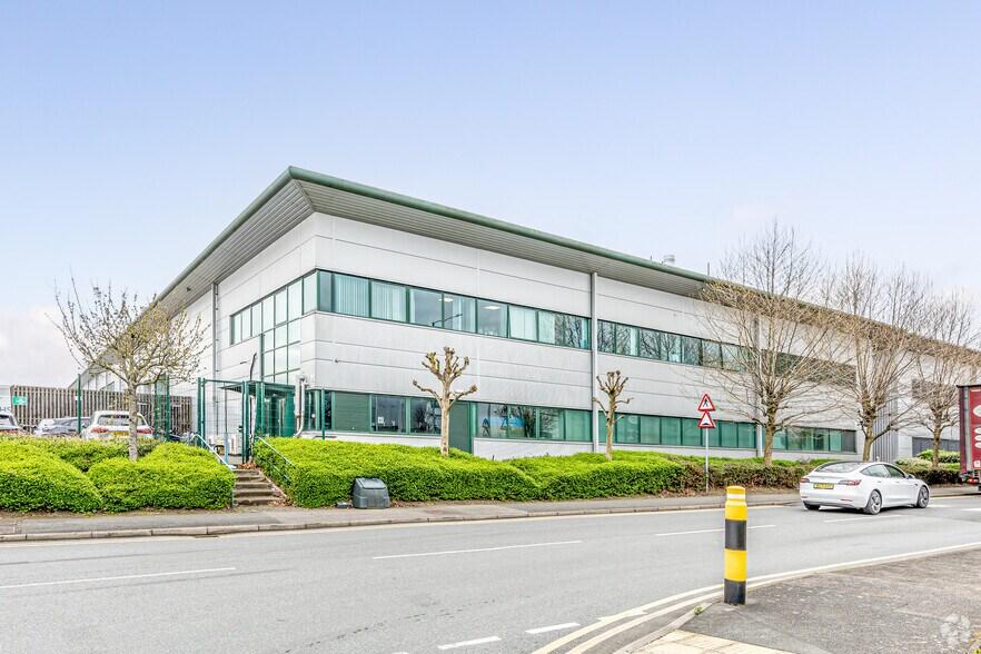 7 Premier Park Rd, London for sale - Primary Photo - Image 1 of 1