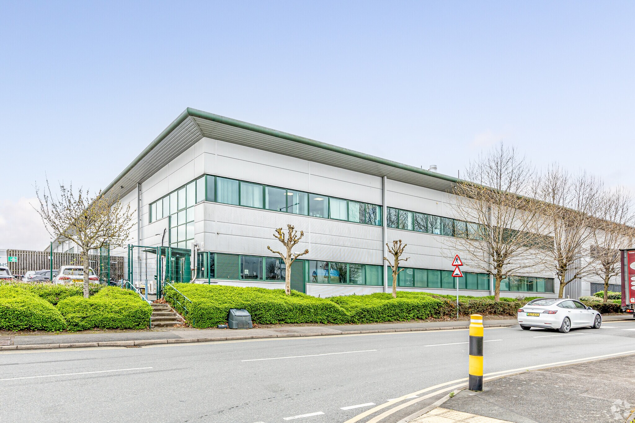 7 Premier Park Rd, London for sale Primary Photo- Image 1 of 1