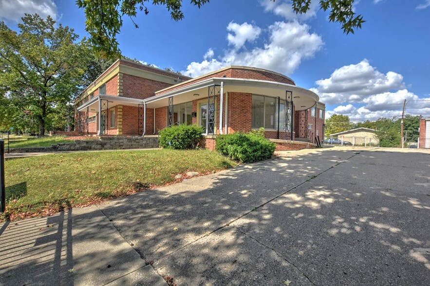 334 W Main St, Decatur, IL for sale - Building Photo - Image 1 of 54