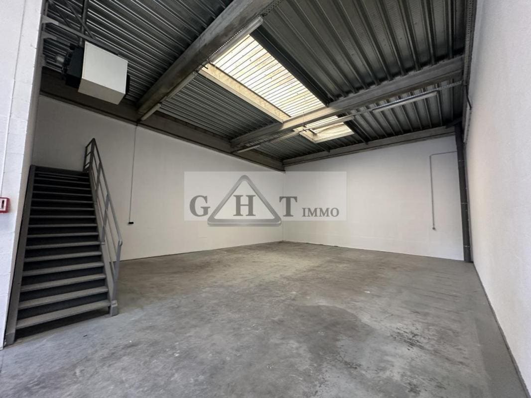 Industrial in Chambly to rent Interior Photo- Image 1 of 2
