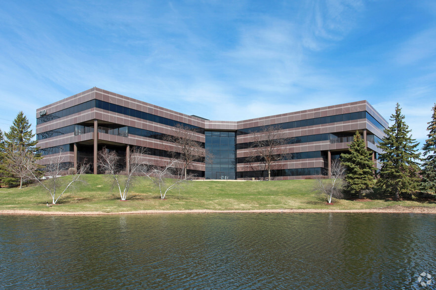 6000 Clearwater Dr, Minnetonka, MN for rent - Building Photo - Image 1 of 9