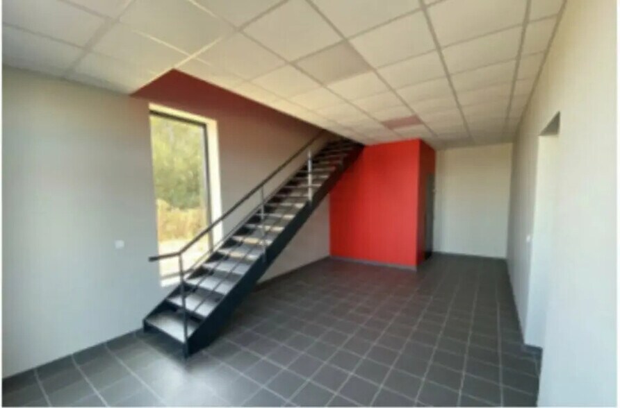 Light Industrial in Persan for sale - Building Photo - Image 3 of 9