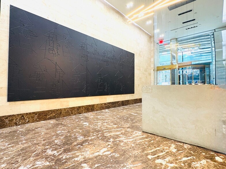 252 W 38th St, New York, NY to rent - Interior Photo - Image 2 of 12