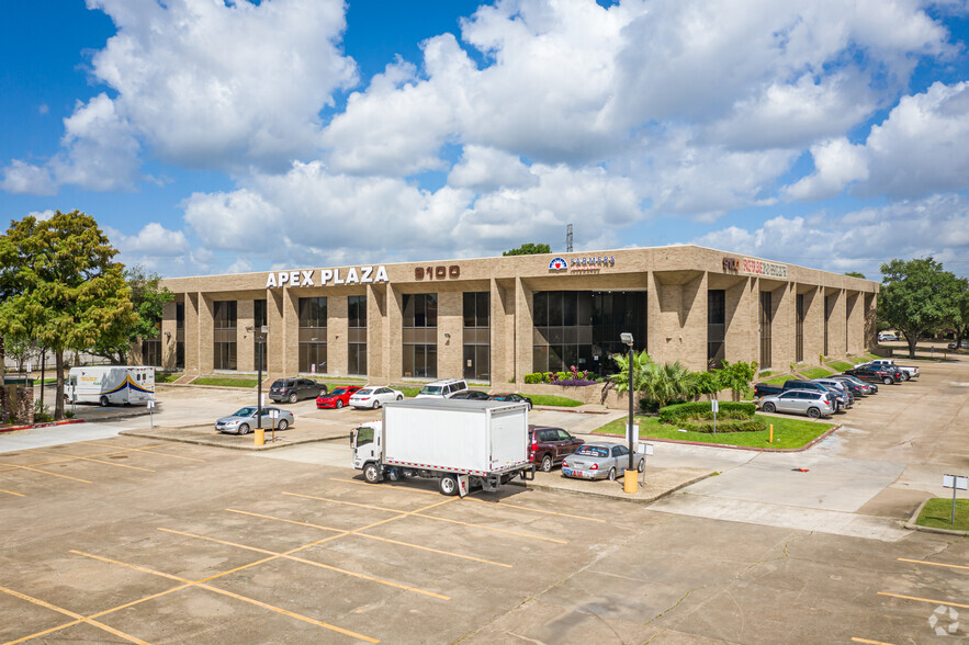 9100 Southwest Fwy, Houston, TX for rent - Building Photo - Image 2 of 5