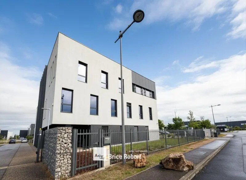 3 Rue Jean Carmet, Saint-Priest for sale - Building Photo - Image 2 of 20