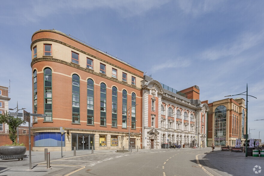 High St, Newport to rent - Primary Photo - Image 1 of 5