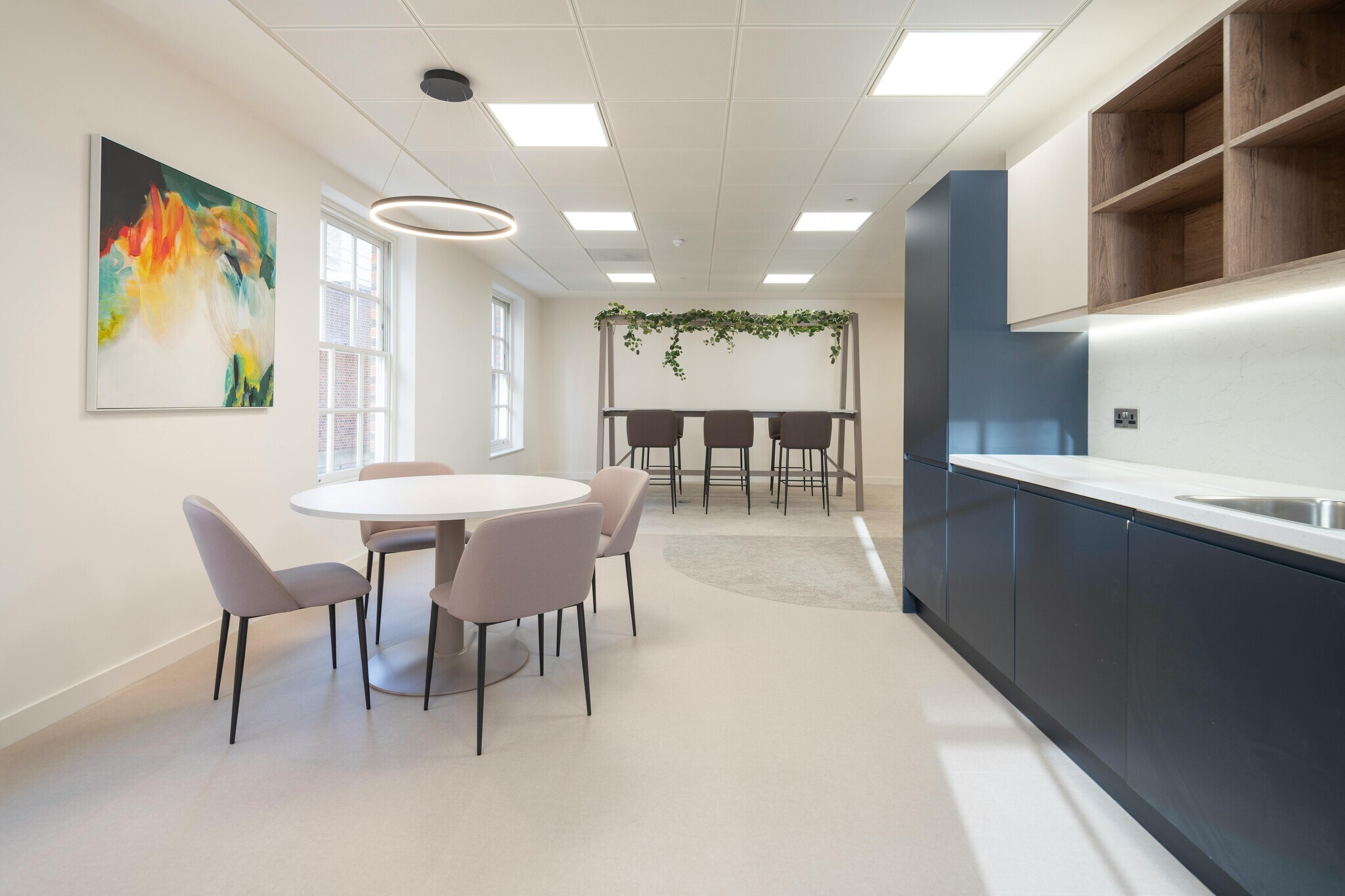 42 Trinity Ct, London to rent Building Photo- Image 1 of 7