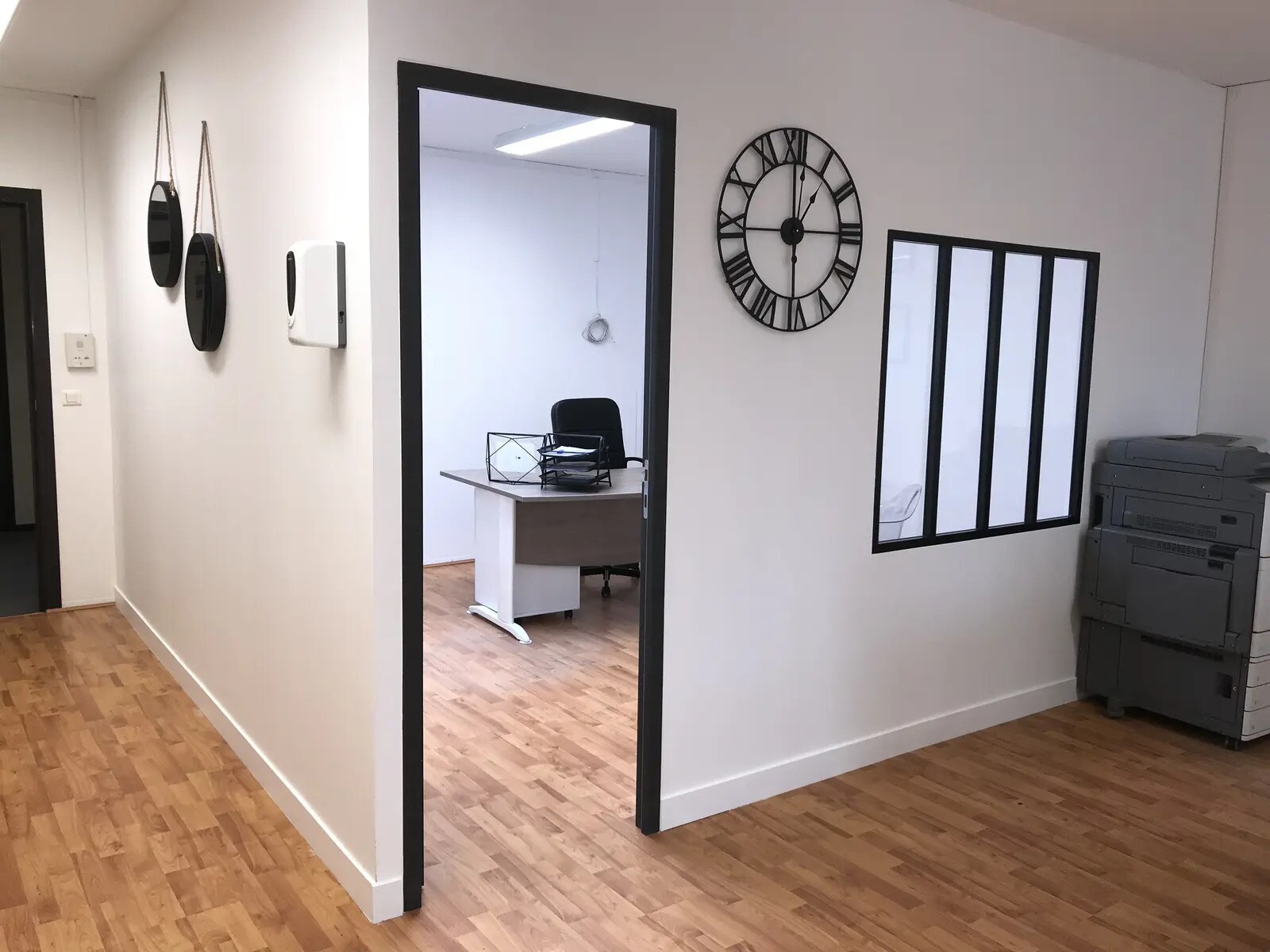 Office in Neuilly-sur-Marne to rent Interior Photo- Image 1 of 25