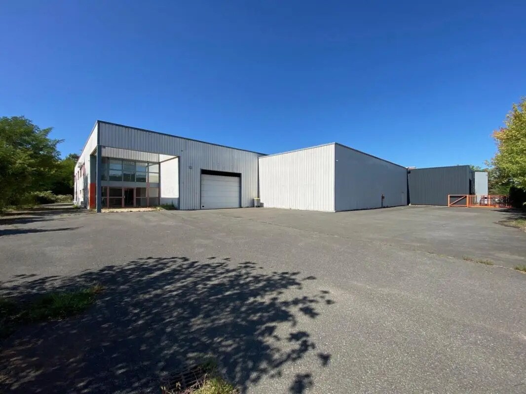 Light Industrial in CIVRIEUX-D'AZERGUES for sale Building Photo- Image 1 of 10