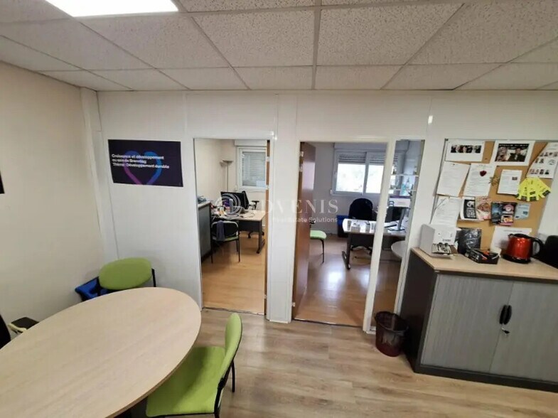 Office in Chassieu to rent - Building Photo - Image 3 of 5