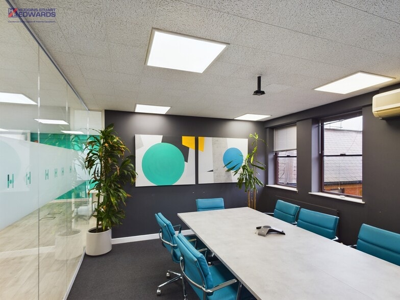 117 High St, Croydon to rent - Interior Photo - Image 2 of 4