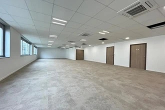 Rue Yves Kermen, Boulogne-Billancourt to rent Interior Photo- Image 2 of 4